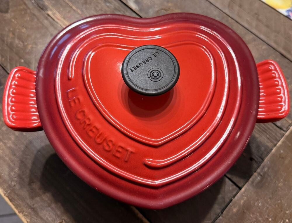 Le Creuset Heart Cast Iron Dutch Oven Cocotte Cerise Red 2 Qt w/ Lid France